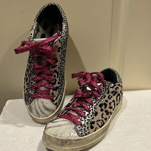 P448 Like New!Metallic lace up multi animal print design sneakers size 38(7.5-8)